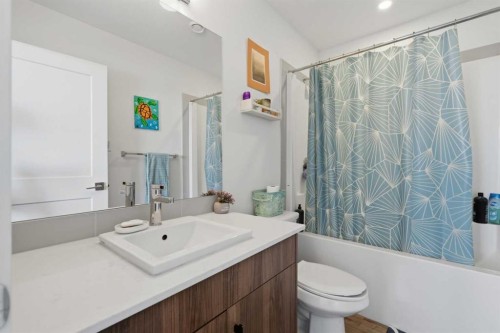 5112-200 Seton Circle Se, Calgary, AB - Indoor Photo Showing Bathroom