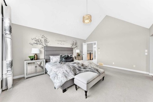 96 Cranarch Heights Se, Calgary, AB - Indoor Photo Showing Bedroom