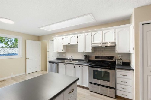 14904 1 Street Se, Calgary, AB - Indoor Photo Showing Kitchen With Double Sink