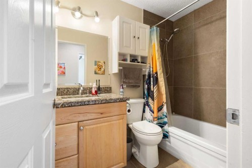14904 1 Street Se, Calgary, AB - Indoor Photo Showing Bathroom