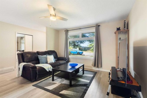 14904 1 Street Se, Calgary, AB - Indoor Photo Showing Living Room