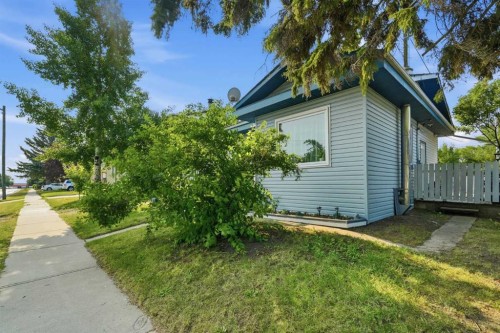 2145 24 Avenue, Didsbury, AB - Outdoor