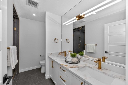 12031 Candiac Road Sw, Calgary, AB - Indoor Photo Showing Bathroom