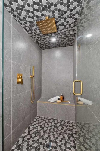 12031 Candiac Road Sw, Calgary, AB - Indoor Photo Showing Bathroom