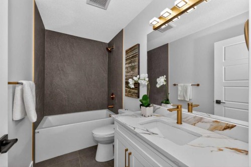 12031 Candiac Road Sw, Calgary, AB - Indoor Photo Showing Bathroom