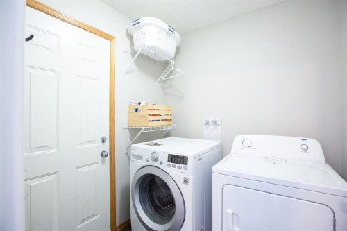 443 Tuscany Ridge Heights Nw, Calgary, AB - Indoor Photo Showing Laundry Room