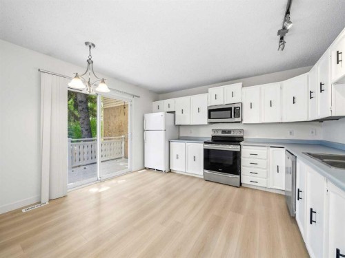 6506 Ranchview Drive Nw, Calgary, AB - Indoor Photo Showing Kitchen