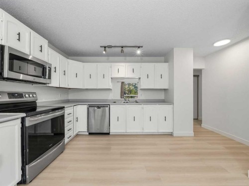 6506 Ranchview Drive Nw, Calgary, AB - Indoor Photo Showing Kitchen With Double Sink