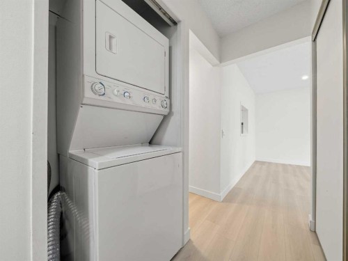 6506 Ranchview Drive Nw, Calgary, AB - Indoor Photo Showing Laundry Room
