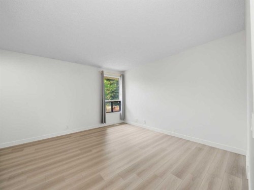 6506 Ranchview Drive Nw, Calgary, AB - Indoor Photo Showing Other Room
