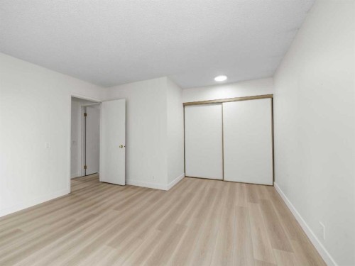 6506 Ranchview Drive Nw, Calgary, AB - Indoor Photo Showing Other Room