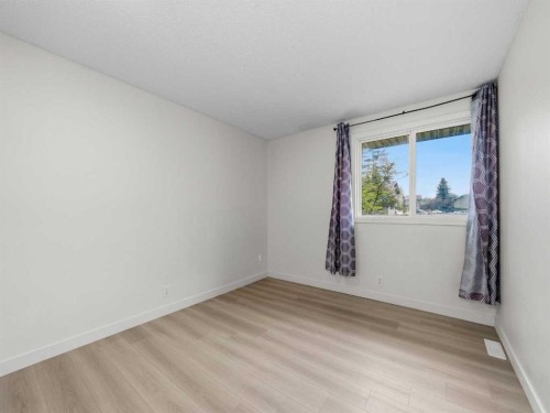 6506 Ranchview Drive Nw, Calgary, AB - Indoor Photo Showing Other Room