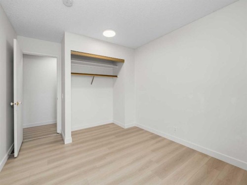 6506 Ranchview Drive Nw, Calgary, AB - Indoor Photo Showing Other Room