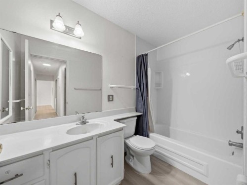 6506 Ranchview Drive Nw, Calgary, AB - Indoor Photo Showing Bathroom