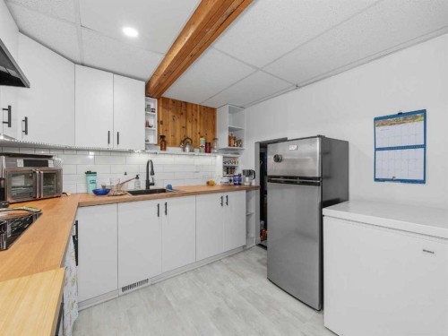 6506 Ranchview Drive Nw, Calgary, AB - Indoor Photo Showing Kitchen