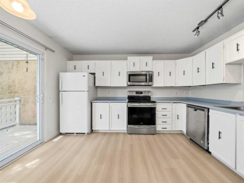 6506 Ranchview Drive Nw, Calgary, AB - Indoor Photo Showing Kitchen