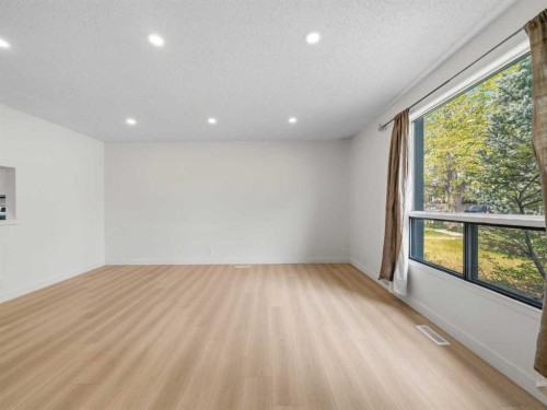 6506 Ranchview Drive Nw, Calgary, AB - Indoor Photo Showing Other Room