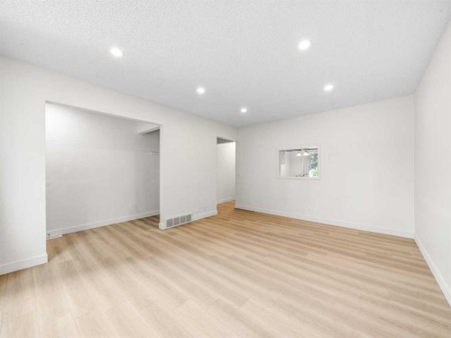 6506 Ranchview Drive Nw, Calgary, AB - Indoor Photo Showing Other Room