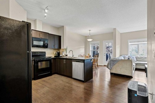 72 Copperpond Landing Se, Calgary, AB - Indoor