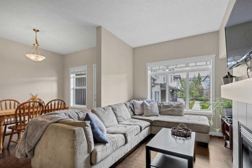 72 Copperpond Landing Se, Calgary, AB - Indoor Photo Showing Living Room