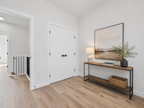 2354 7 Street Nw, Calgary, AB - Indoor