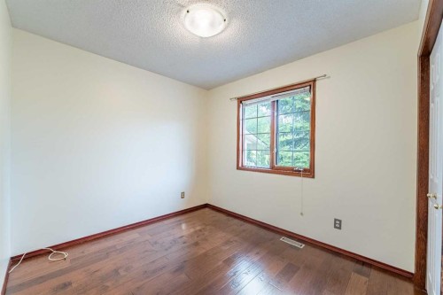 46 Mountain Park Drive Se, Calgary, AB - Indoor Photo Showing Other Room