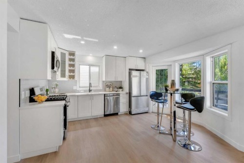 29 Douglas Glen Crescent Se, Calgary, AB - Indoor Photo Showing Kitchen