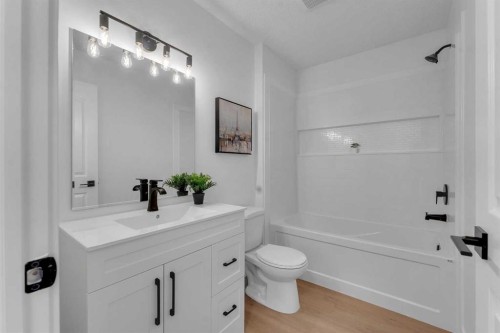 29 Douglas Glen Crescent Se, Calgary, AB - Indoor Photo Showing Bathroom