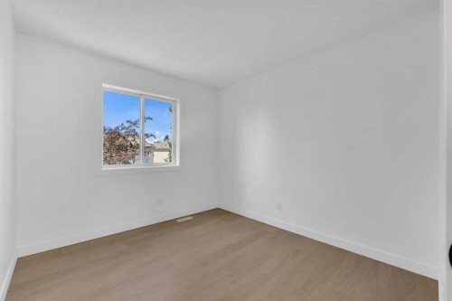 29 Douglas Glen Crescent Se, Calgary, AB - Indoor Photo Showing Other Room