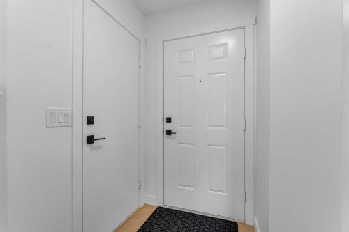 29 Douglas Glen Crescent Se, Calgary, AB - Indoor Photo Showing Other Room