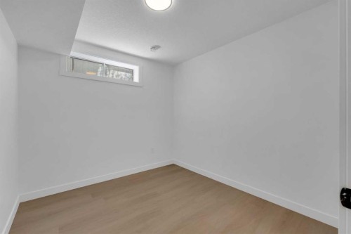29 Douglas Glen Crescent Se, Calgary, AB - Indoor Photo Showing Other Room