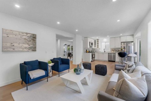 29 Douglas Glen Crescent Se, Calgary, AB - Indoor Photo Showing Living Room