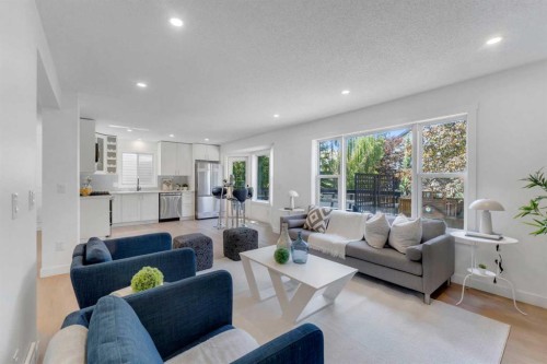29 Douglas Glen Crescent Se, Calgary, AB - Indoor Photo Showing Living Room