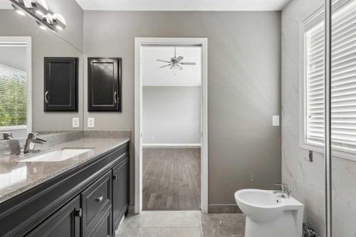 139 Hidden Creek Gardens Nw, Calgary, AB - Indoor Photo Showing Bathroom