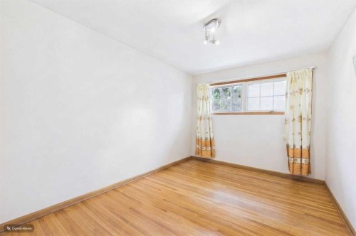 5 Chisholm Crescent Nw, Calgary, AB - Indoor Photo Showing Other Room