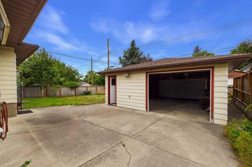 5 Chisholm Crescent Nw, Calgary, AB - Outdoor With Exterior