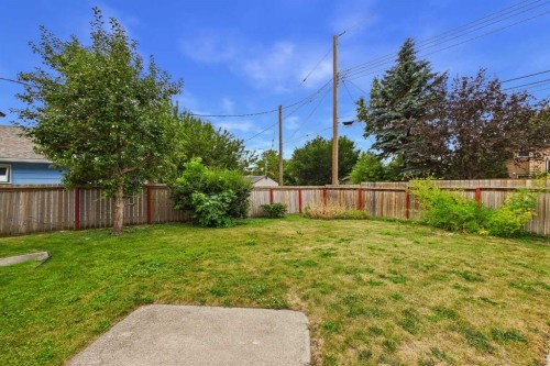 5 Chisholm Crescent Nw, Calgary, AB - Outdoor With Backyard
