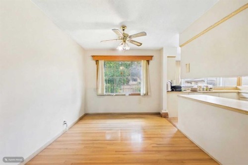 5 Chisholm Crescent Nw, Calgary, AB - Indoor Photo Showing Other Room