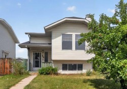 68 Erin Park Drive SE Calgary, AB T2B 2Z9