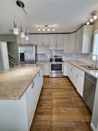 185 Tuscarora Close Nw, Calgary, AB - Indoor Photo Showing Kitchen With Double Sink With Upgraded Kitchen