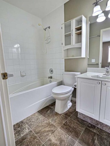 185 Tuscarora Close Nw, Calgary, AB - Indoor Photo Showing Bathroom