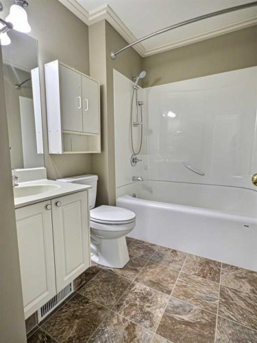 185 Tuscarora Close Nw, Calgary, AB - Indoor Photo Showing Bathroom