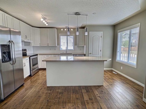 185 Tuscarora Close Nw, Calgary, AB - Indoor Photo Showing Kitchen With Upgraded Kitchen