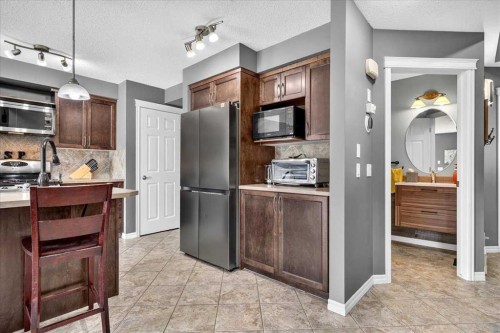 128 Cranberry Circle Se, Calgary, AB - Indoor Photo Showing Kitchen