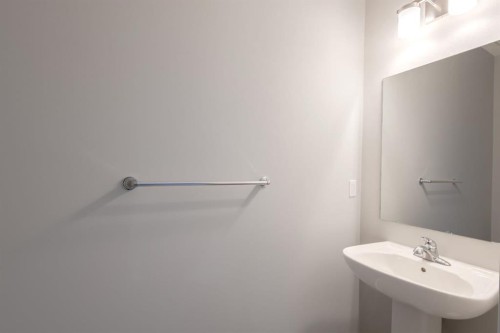 20588 Main Street Se, Calgary, AB - Indoor Photo Showing Bathroom