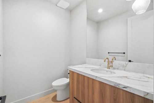 3 Mystic Ridge Way Sw, Calgary, AB - Indoor Photo Showing Bathroom
