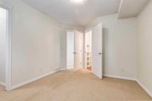 2234 15A Street Se, Calgary, AB - Indoor Photo Showing Other Room