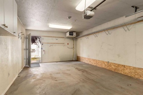 2234 15A Street Se, Calgary, AB - Indoor Photo Showing Garage