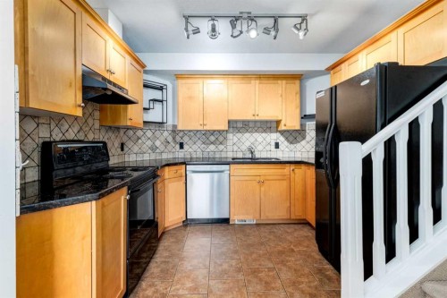 2234 15A Street Se, Calgary, AB - Indoor Photo Showing Kitchen