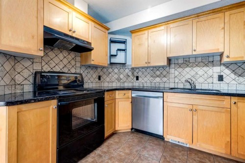 2234 15A Street Se, Calgary, AB - Indoor Photo Showing Kitchen